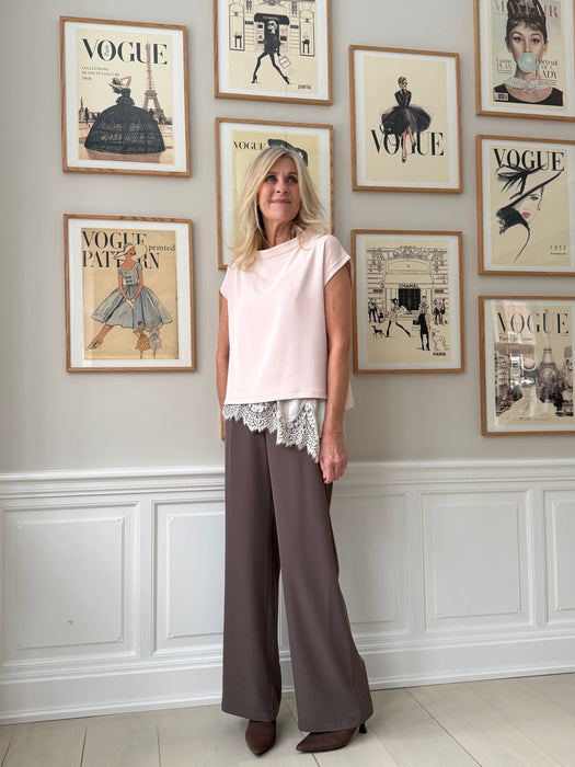 Slankebuks med rosa bluse - Slankebuks med rosa bluse