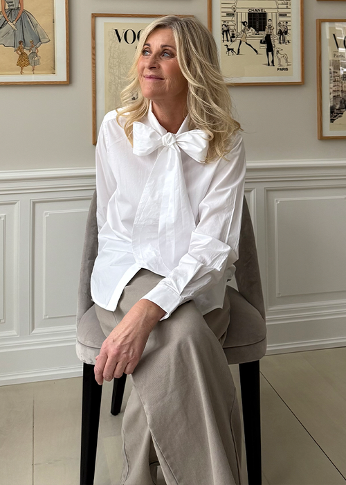 Skjorte med sløjfe - Skjorte med sløjfe