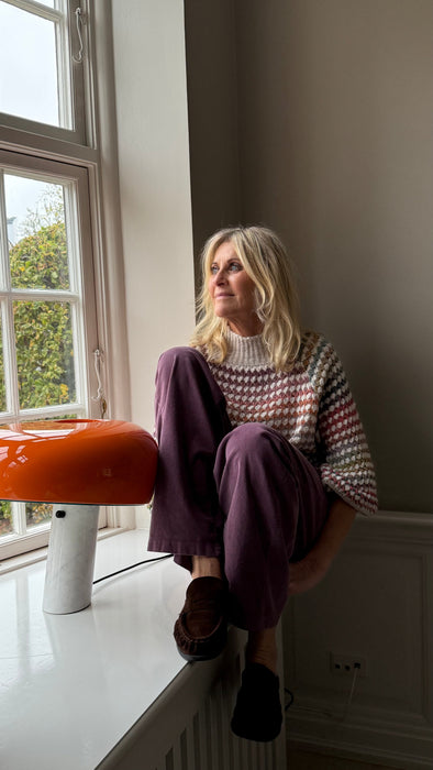 Lilla bukser med farvet strik - Lilla bukser med farvet strik