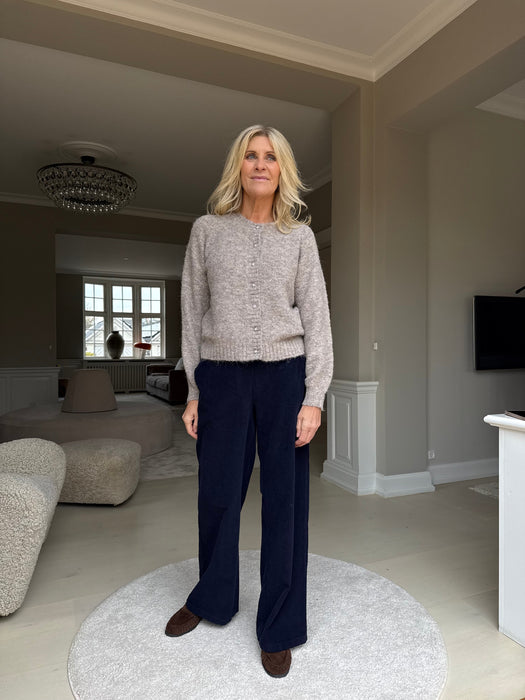 Blå fløjlsbukser og grå strik - Blå fløjlsbukser og grå strik