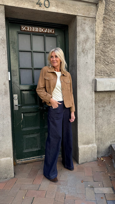 Ruskindsjakke og jeans - Ruskindsjakke og jeans