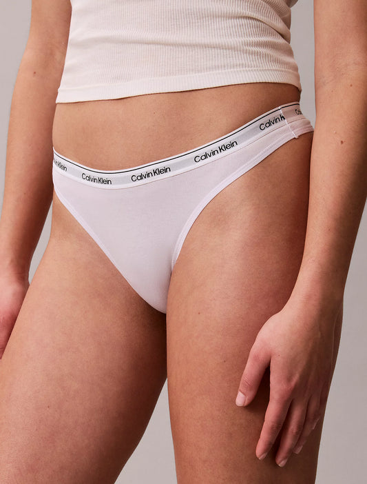  i Lyselilla fra Calvin Klein