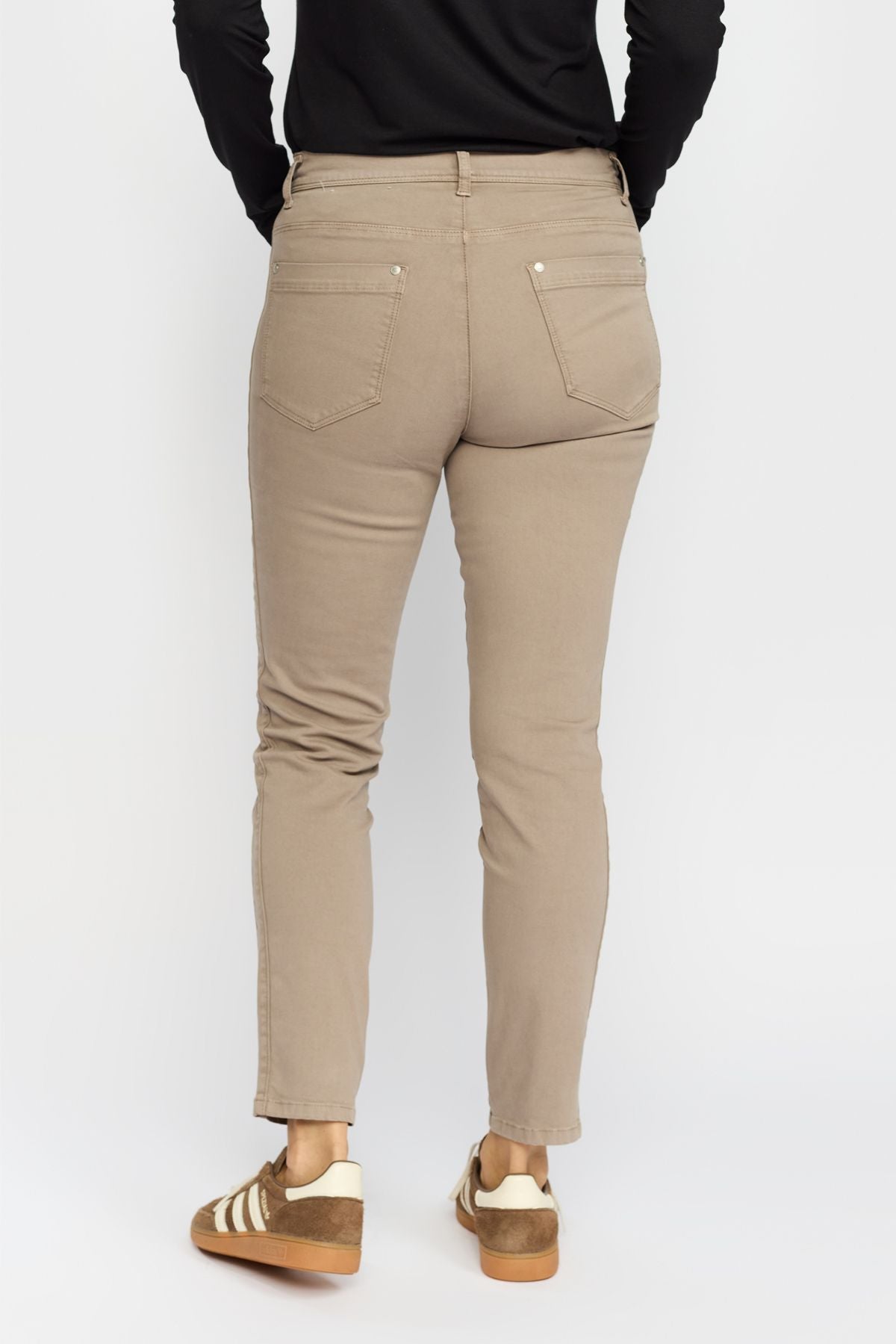 153658 | 2-Biz - Rany Lysebrun