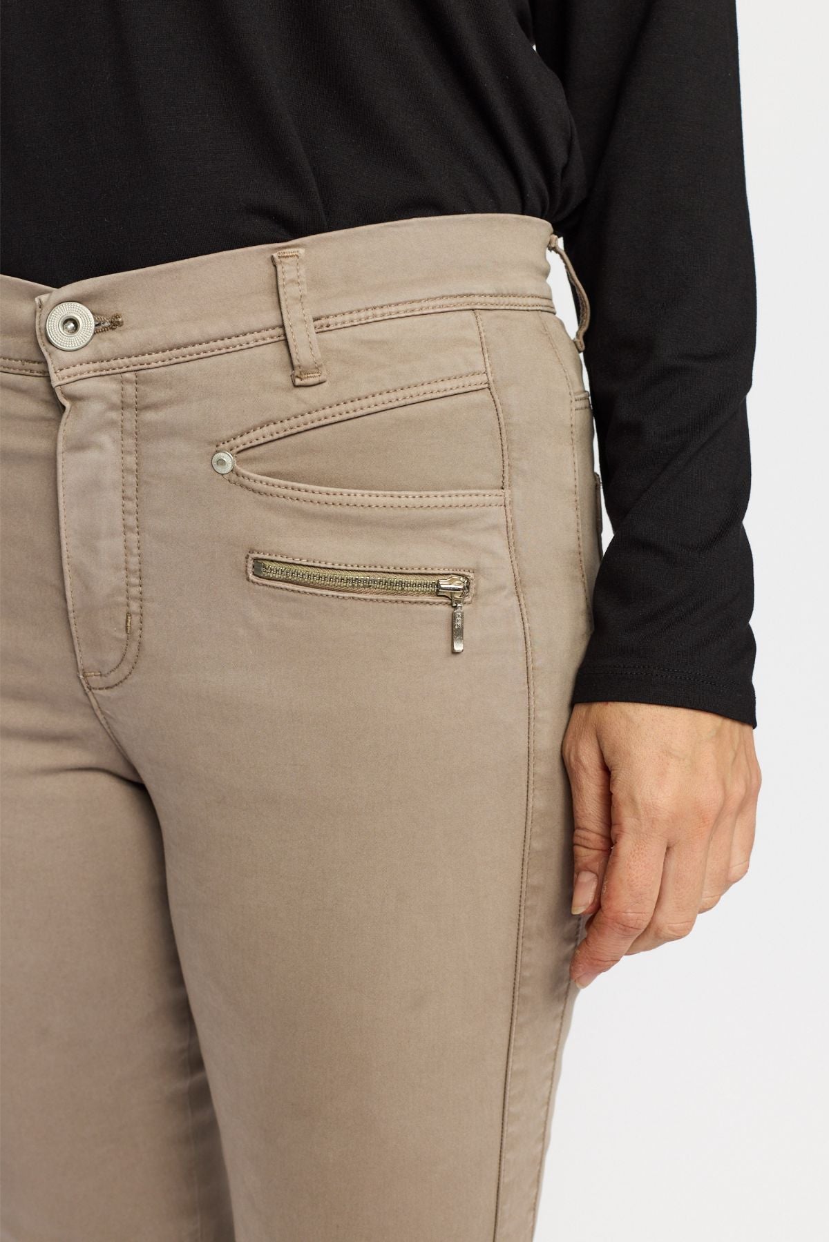 153658 | 2-Biz - Rany Lysebrun