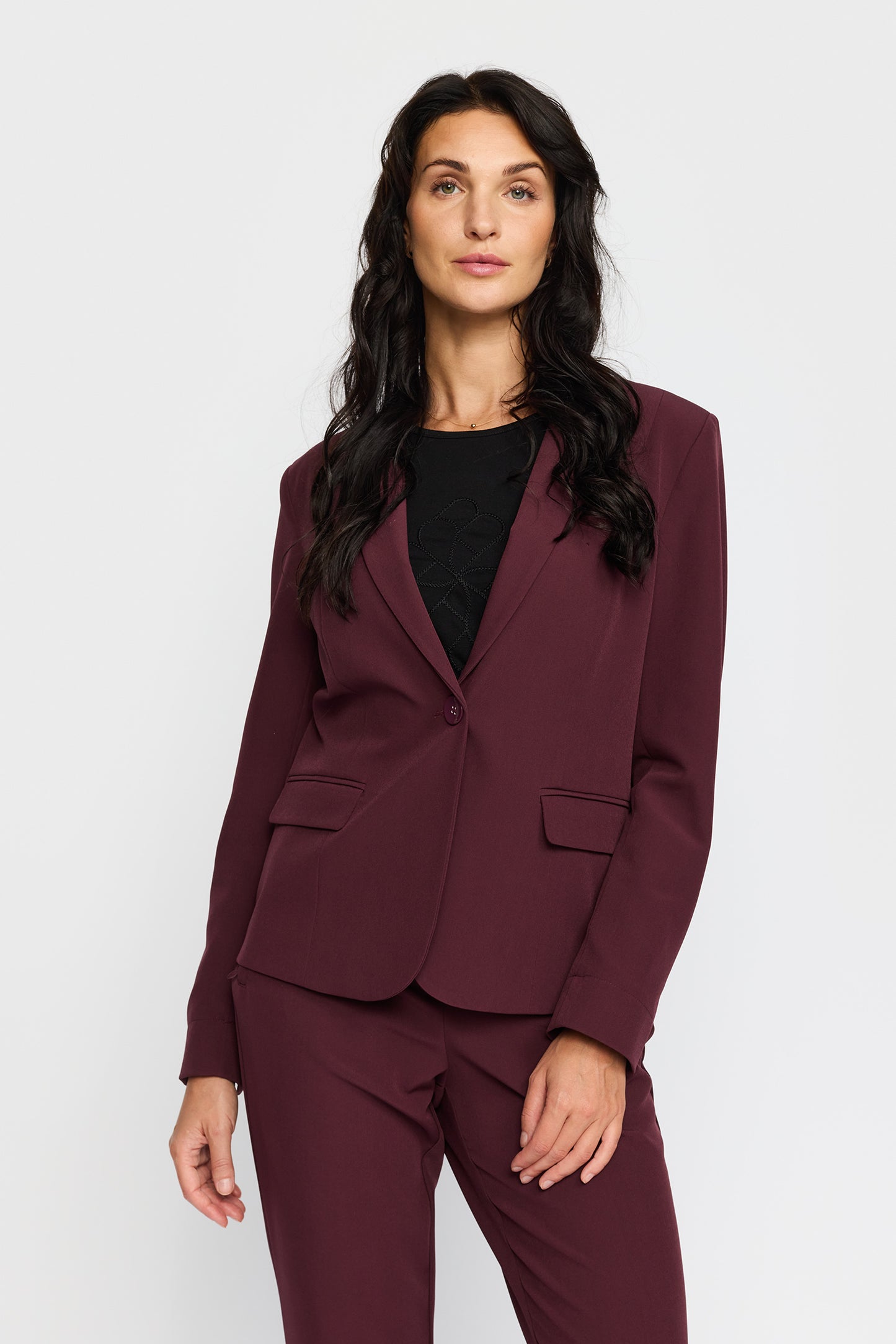 152616 | 2-Biz - Illie Bordeaux