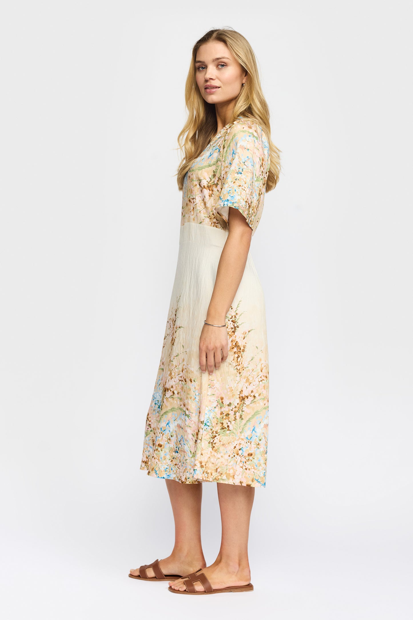 154823 | 2-Biz - Hedda Blomstret