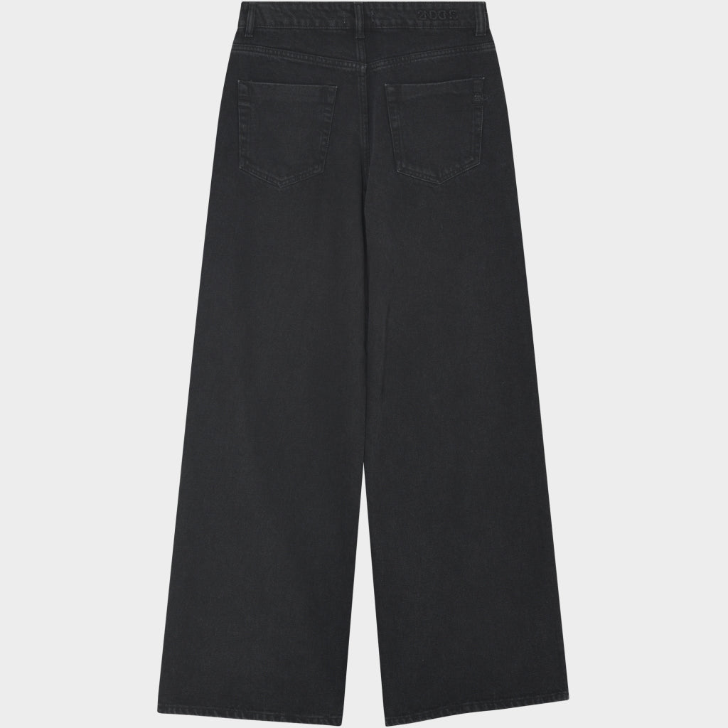 Bagfra-billede af 2NDDAY Roden Sort – sorte jeans med brede ben og baglommer, vist på en ensfarvet hvid baggrund.