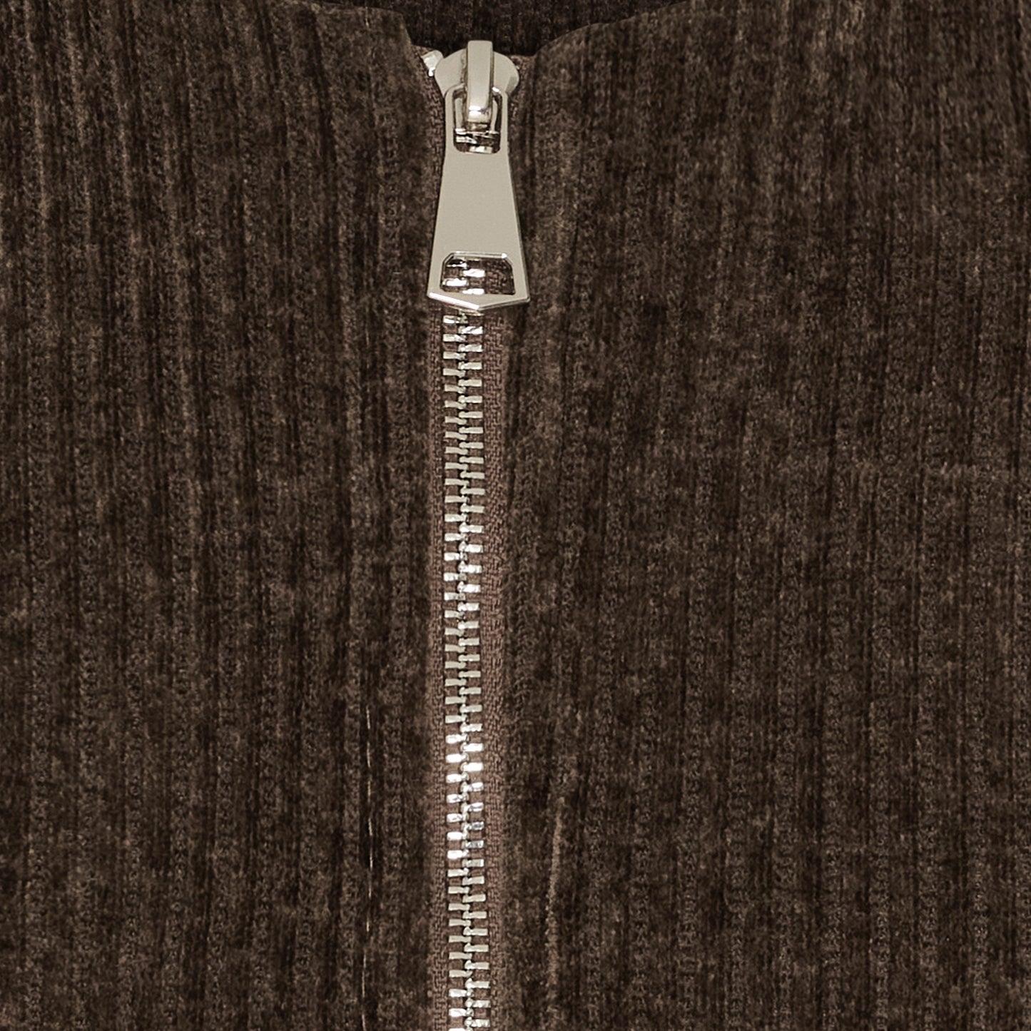 153443 | Marta du Château - Freya Mørkebrun