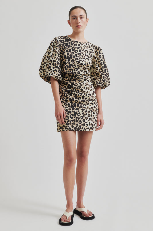 Kjole i Leopard fra SECOND FEMALE
