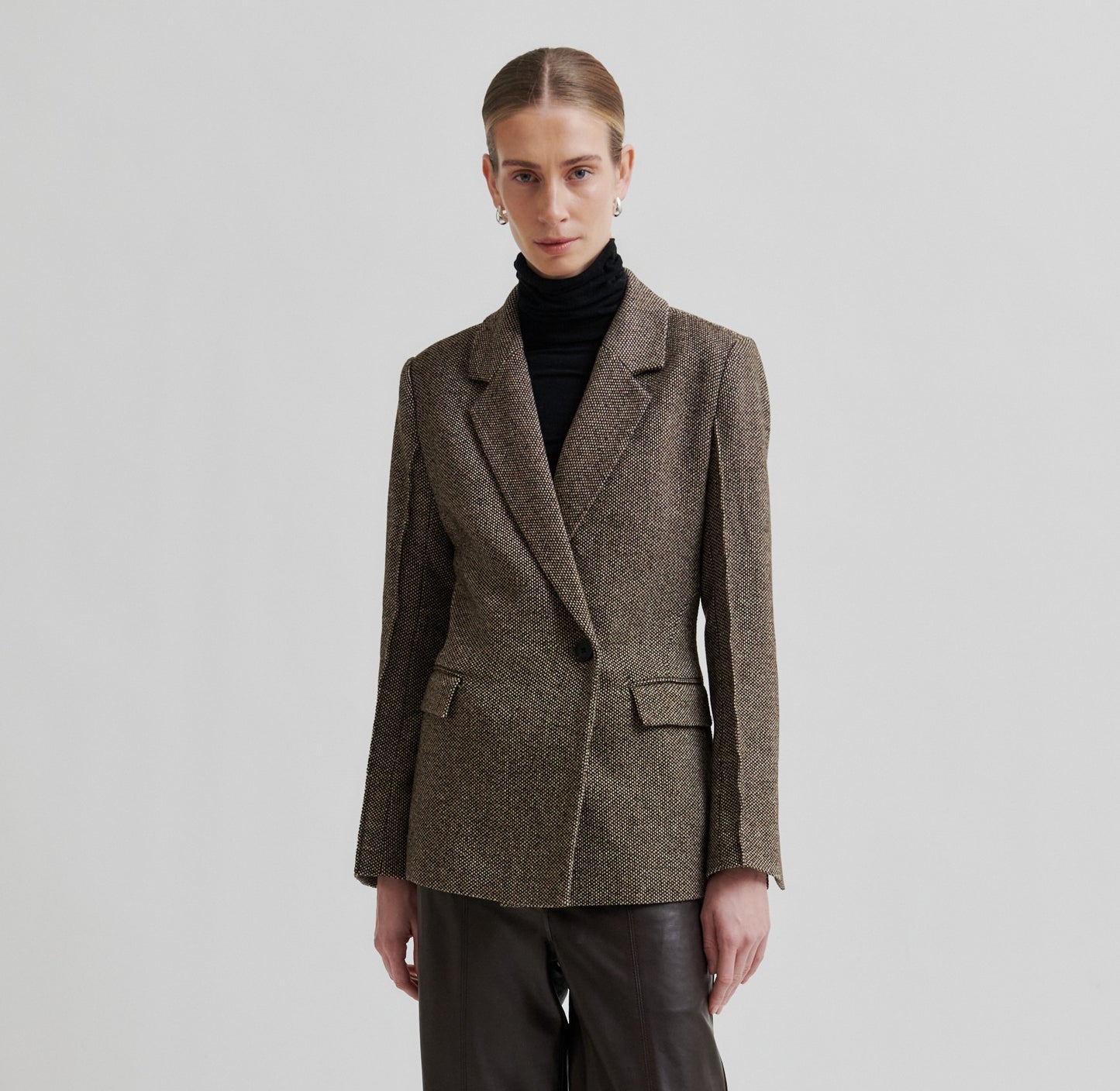 152586 | SECOND FEMALE - Emi Brun mønstret