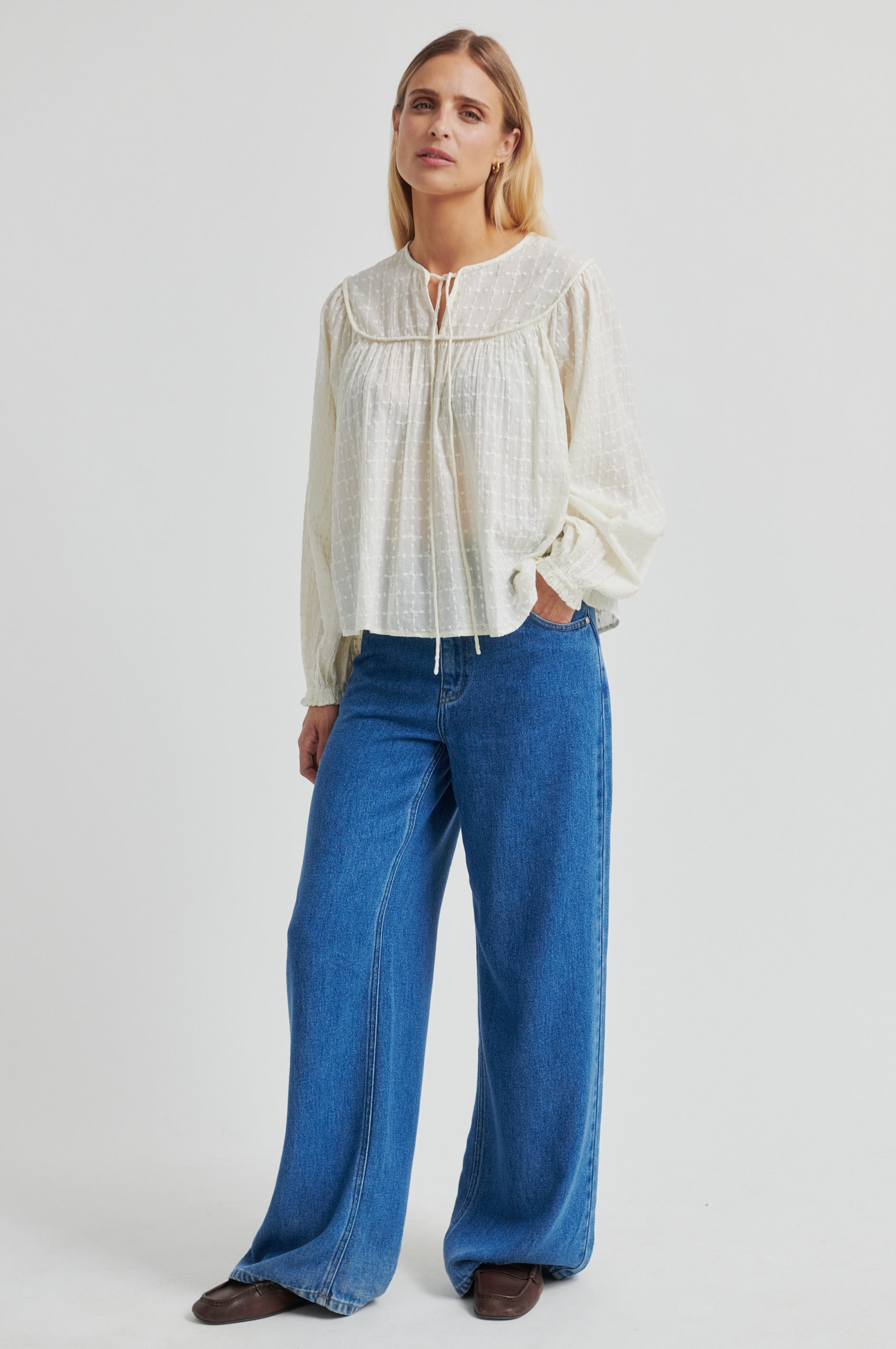 154046 | SECOND FEMALE - Mynthe Off white