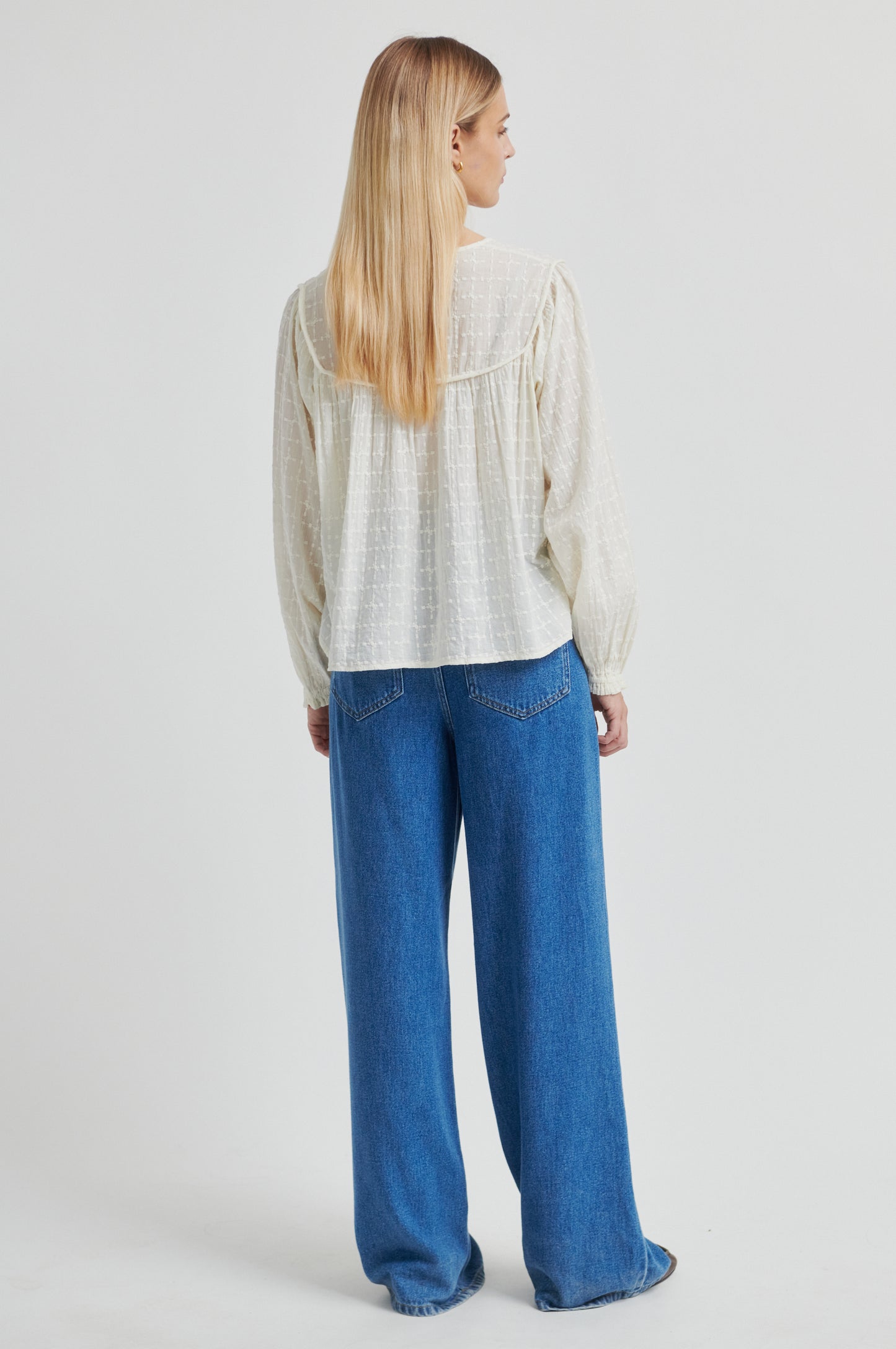 154046 | SECOND FEMALE - Mynthe Off white