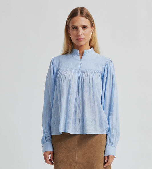  i Lyseblå fra SECOND FEMALE