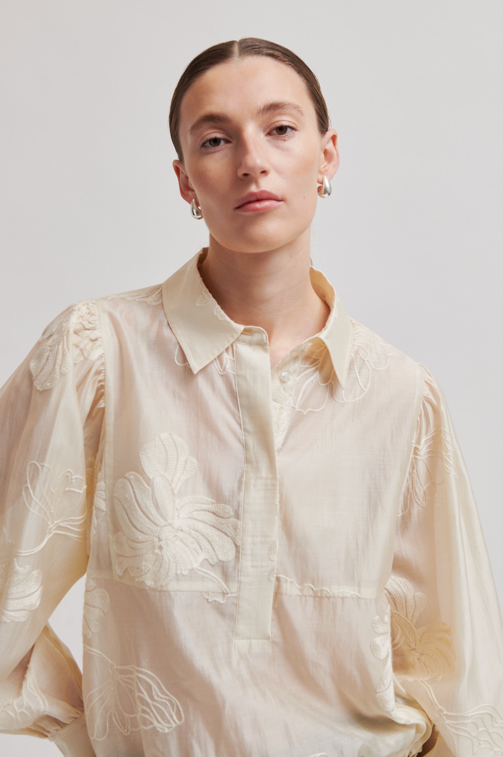 154048 | SECOND FEMALE - Vira Off white