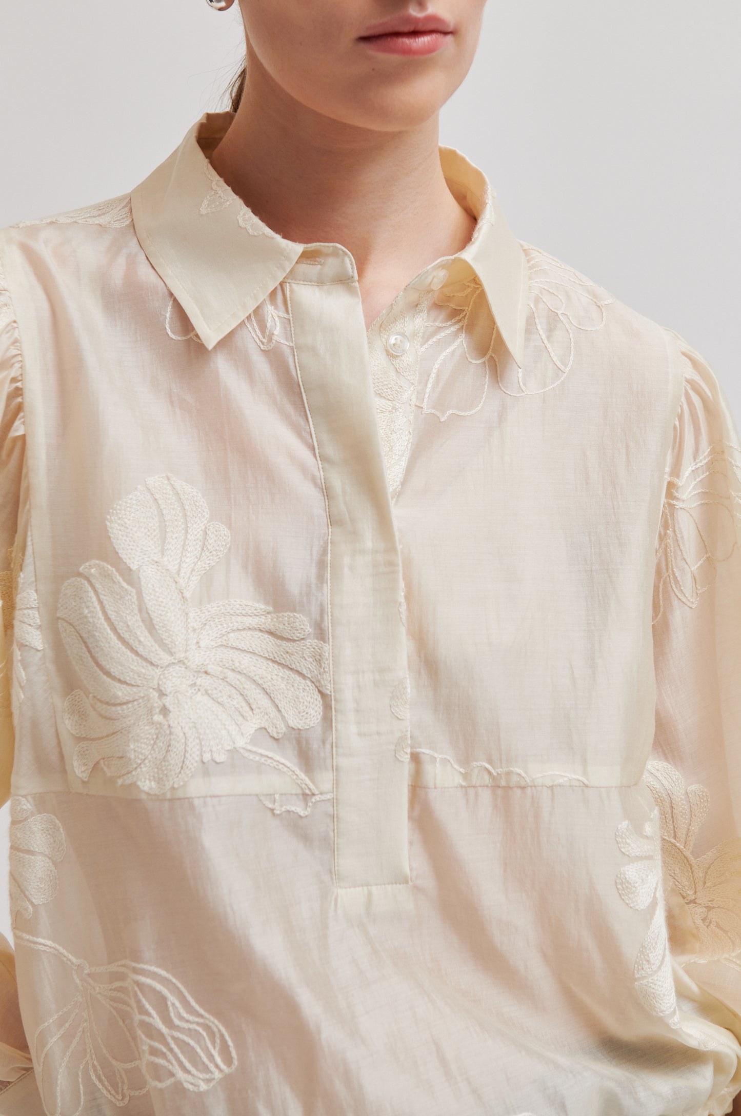 154048 | SECOND FEMALE - Vira Off white