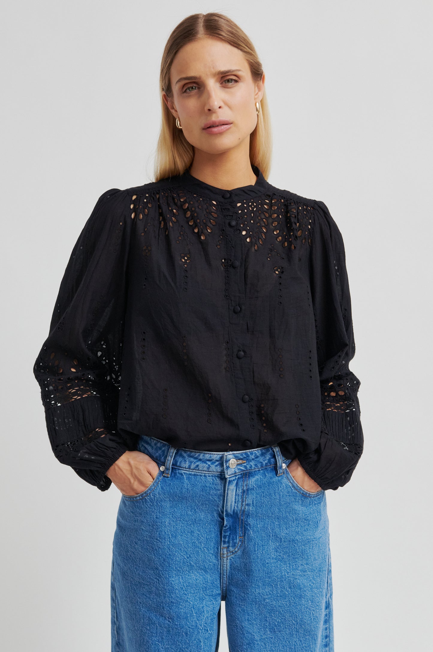 153593 | SECOND FEMALE - Camil Sort