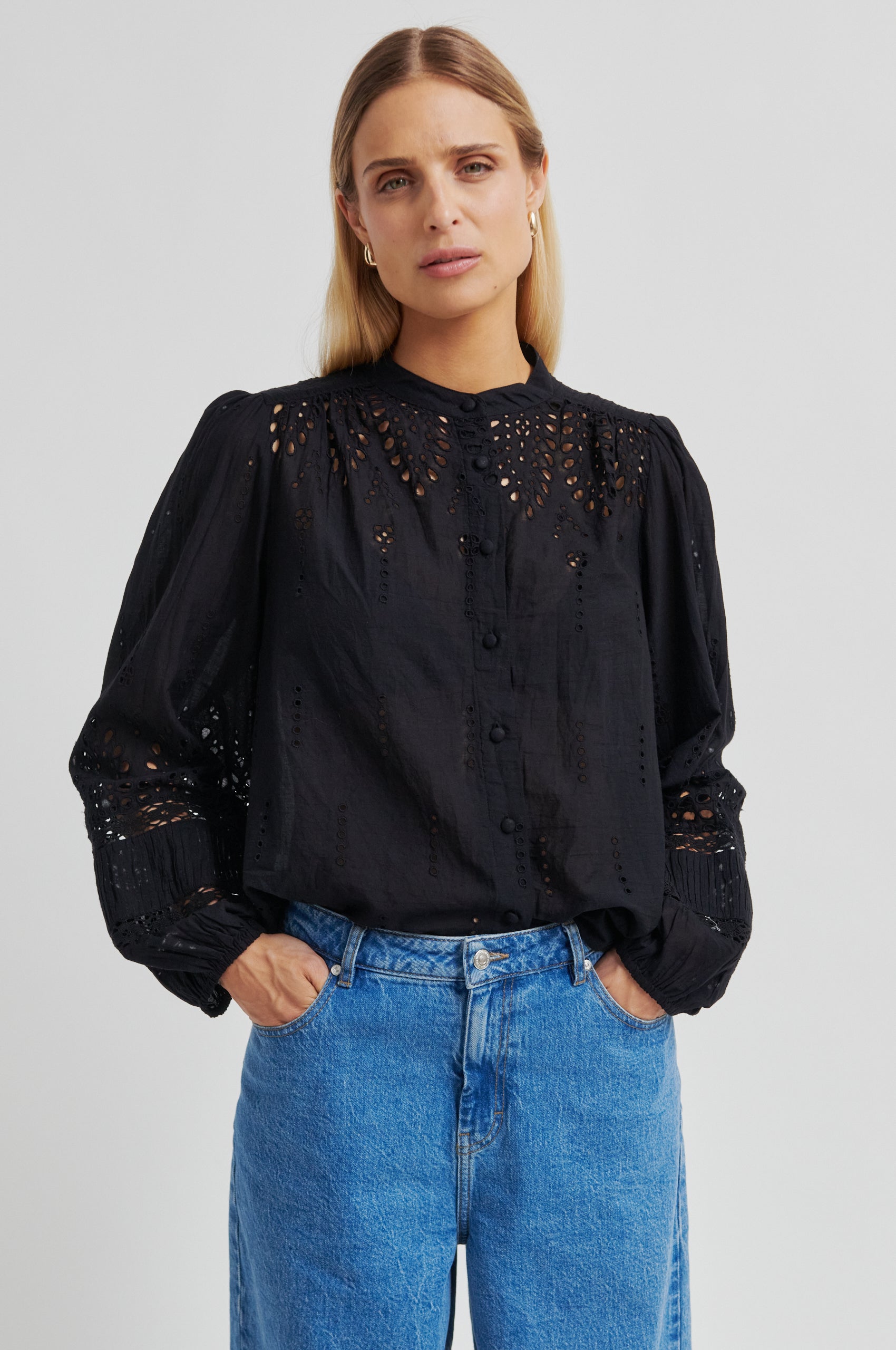 153593 | SECOND FEMALE - Camil Sort