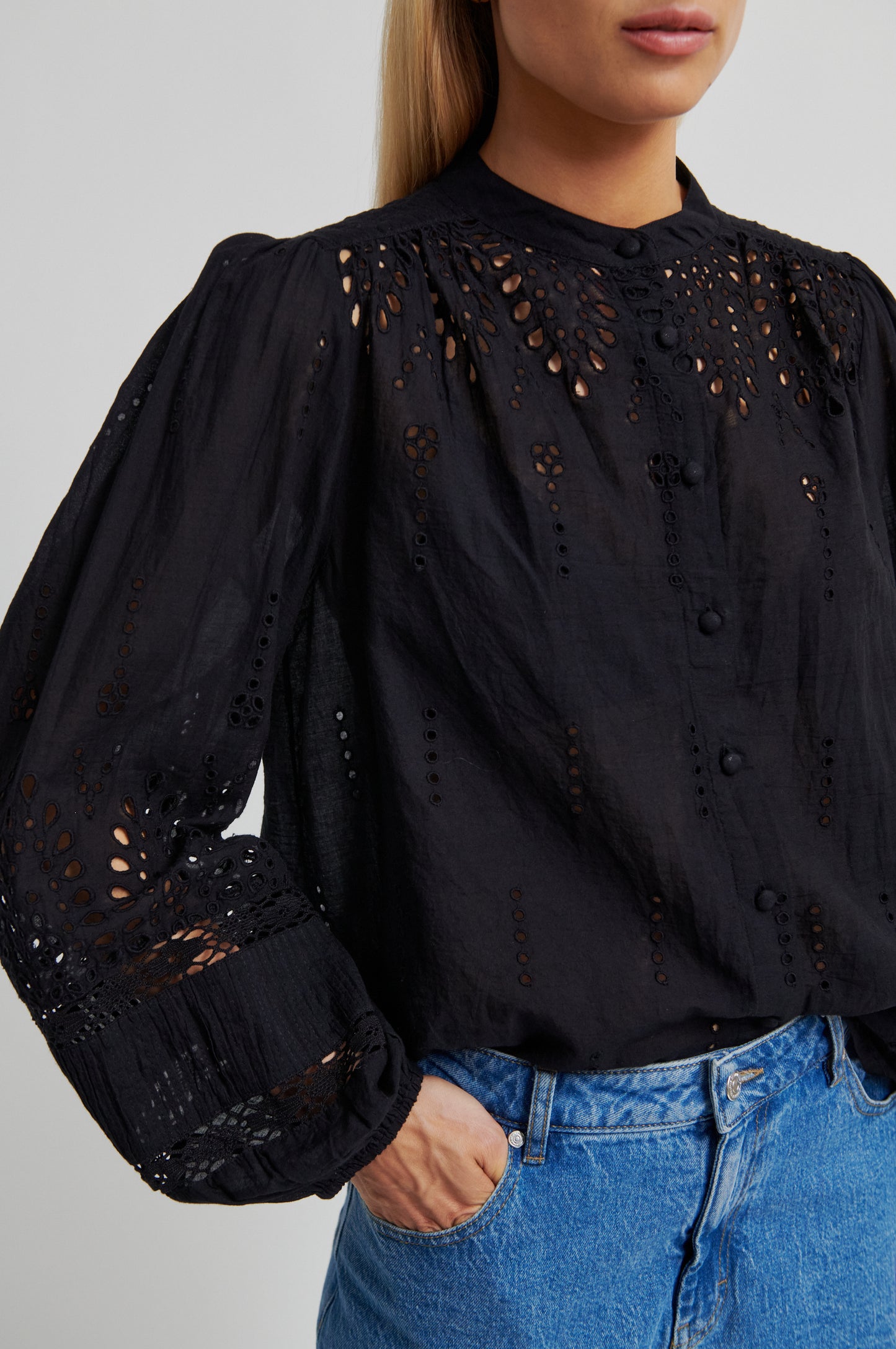 153593 | SECOND FEMALE - Camil Sort