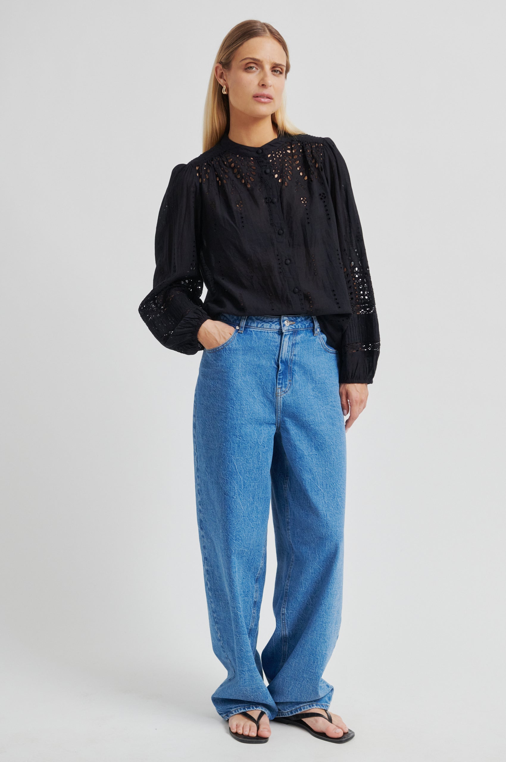 153593 | SECOND FEMALE - Camil Sort