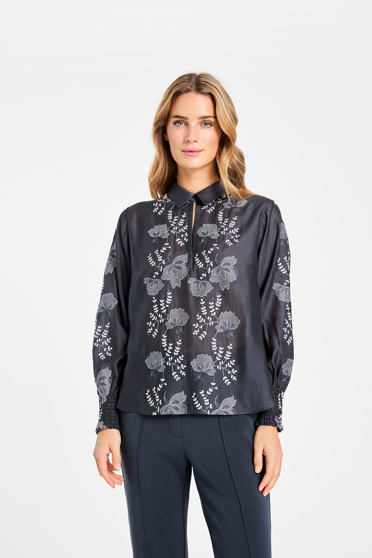 153470 | Gustav - Marit Mørkegrå