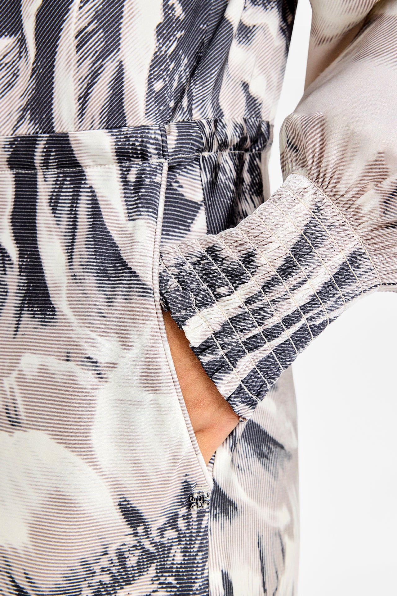 153113 | Gustav - Britney Off white mønstret