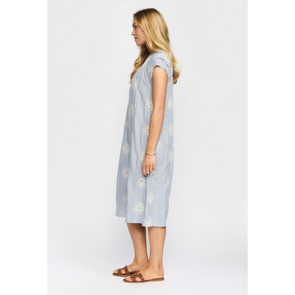 154883 | 2-Biz - Cleo Stribet
