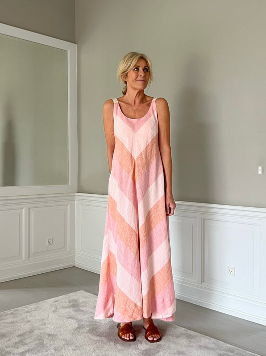 Dress i Pink pattern fra Greek Archaic Kori