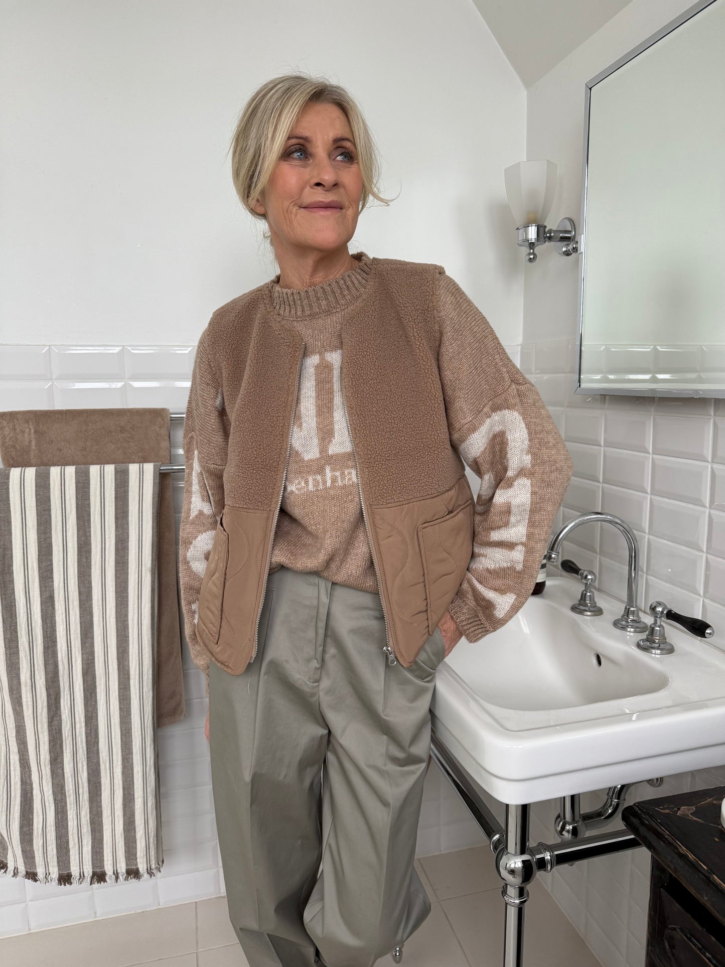 153673 | Freequent - Amra Lysebrun