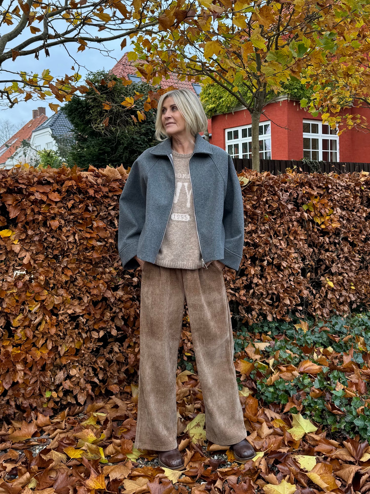 153334 | Marta du Château - Julia Mørkegrå