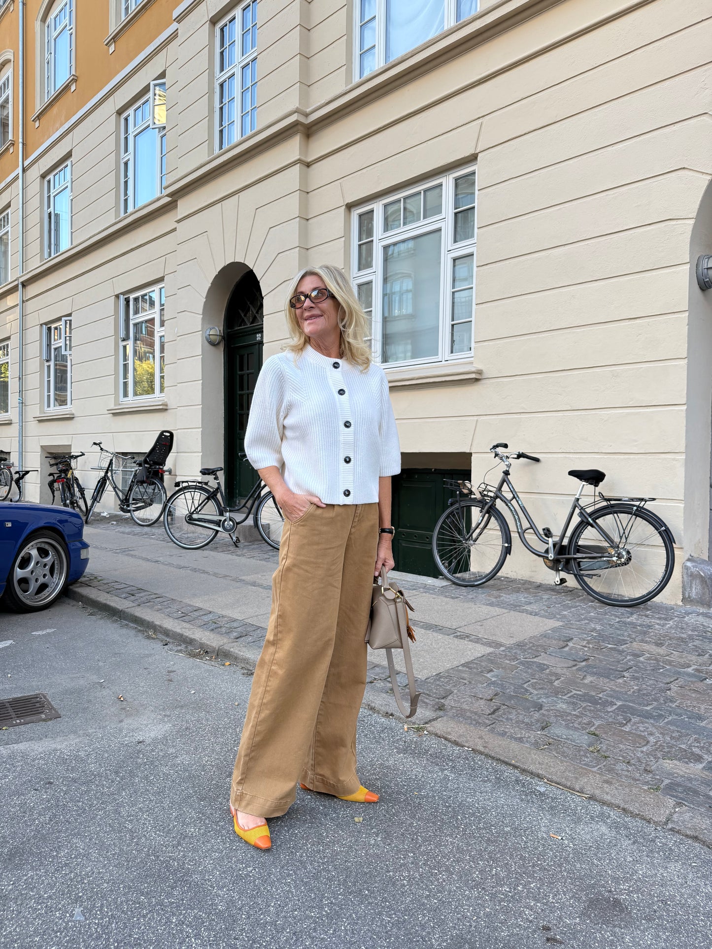 152250 | WithBlack - Steffi Camel