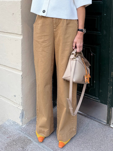 152250 | WithBlack - Steffi Camel