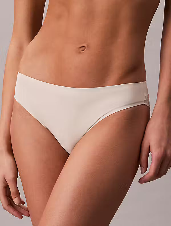 152706 | Calvin Klein - YAE Beige