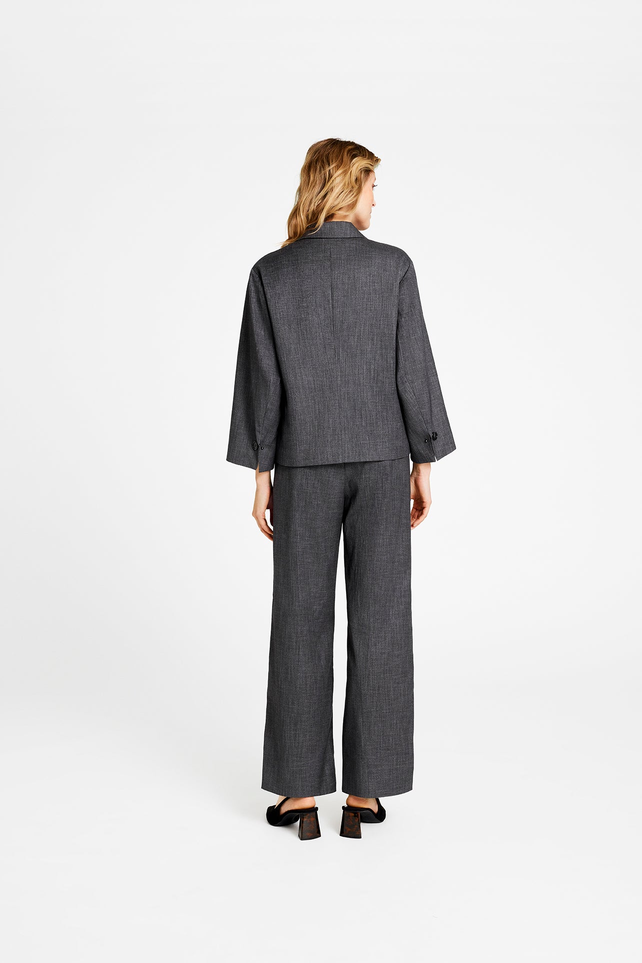 152324 | Gustav - Latina Mørkegrå