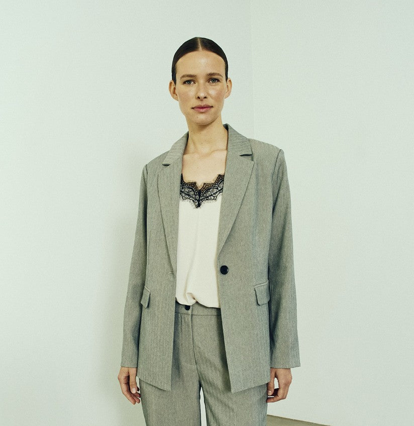 153602 | Freequent - Caia Lysegrå