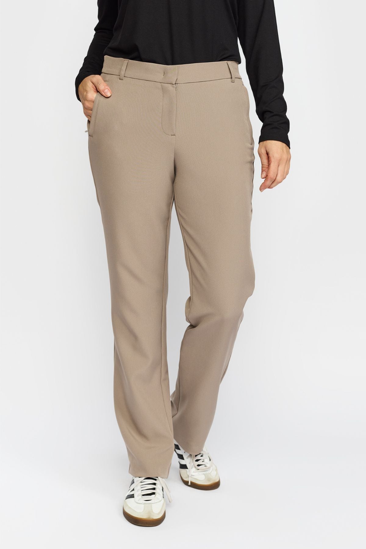 153659 | 2-Biz - Olja Lysebrun