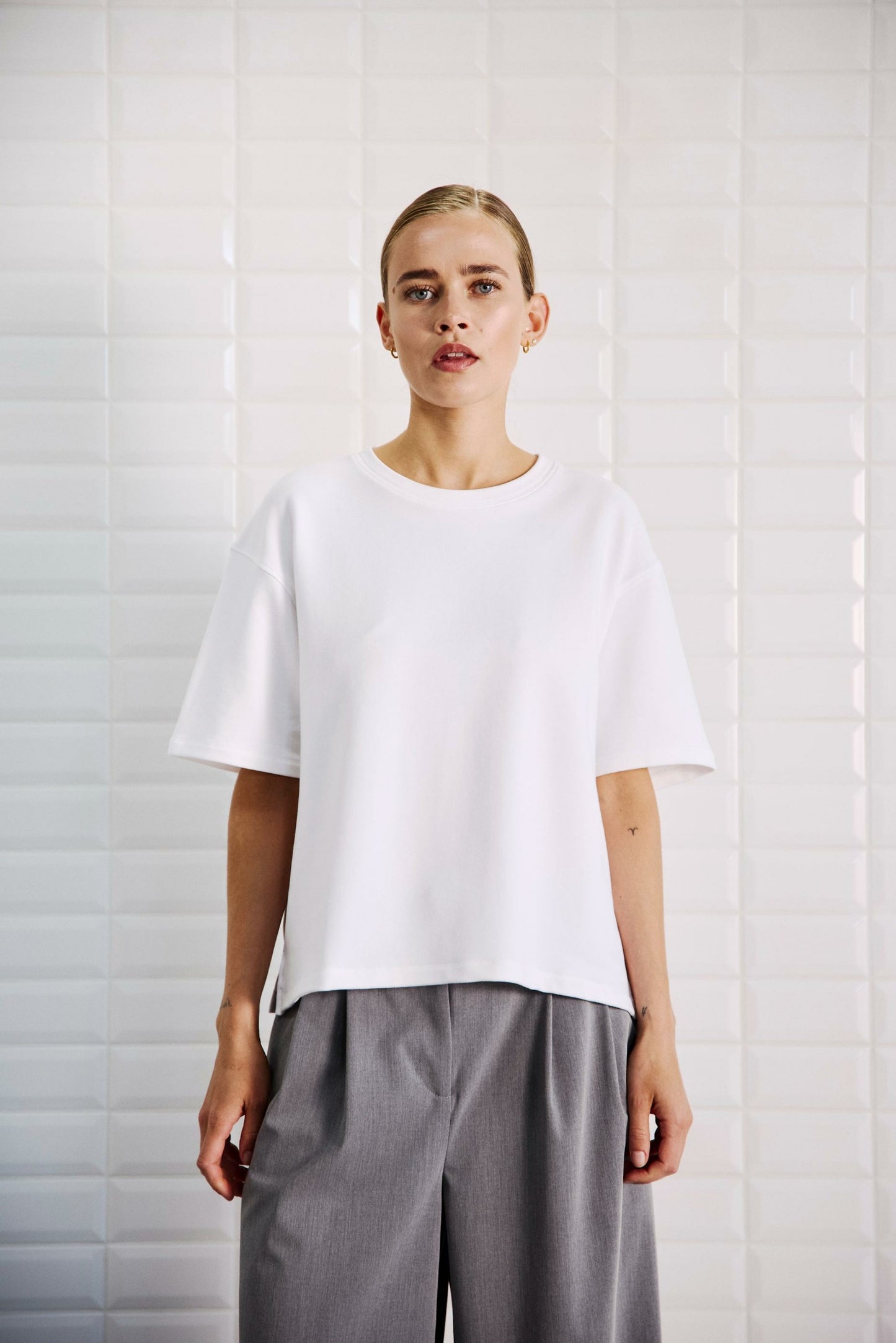 152222 | WithBlack - Tindra Hvid