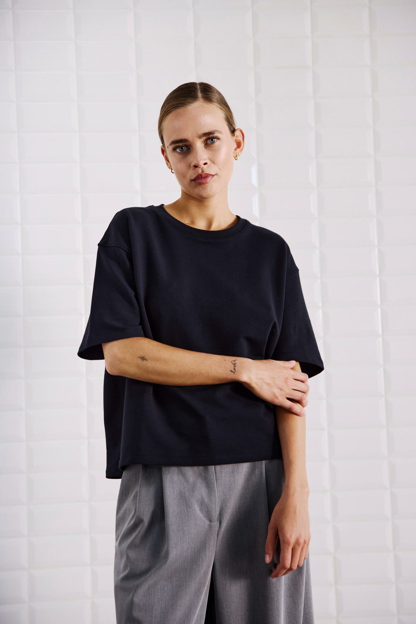 152537 | WithBlack - Tindra Sort