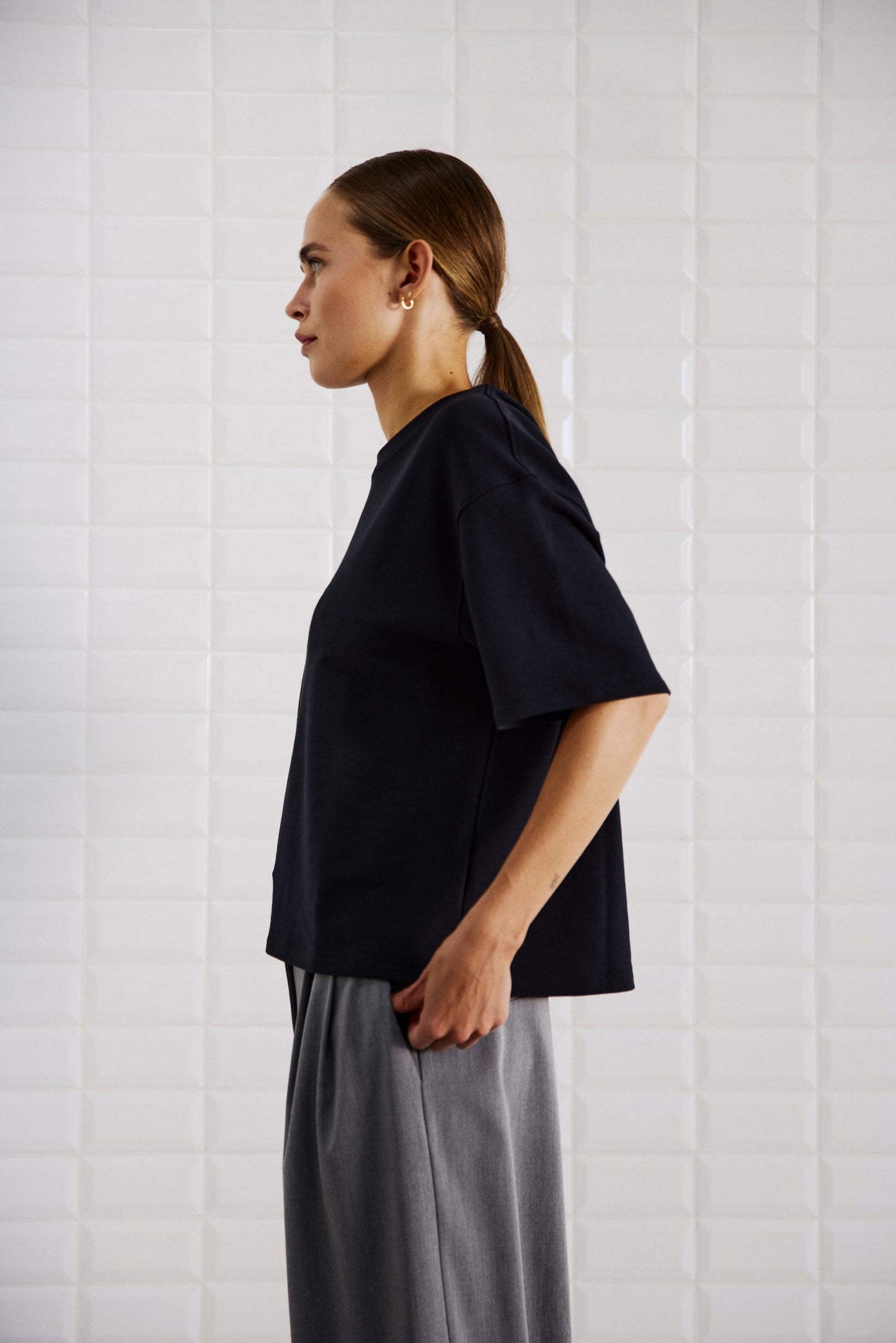 152537 | WithBlack - Tindra Sort