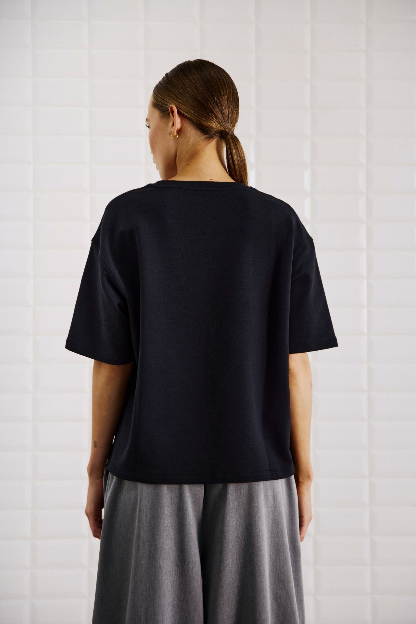 152537 | WithBlack - Tindra Sort