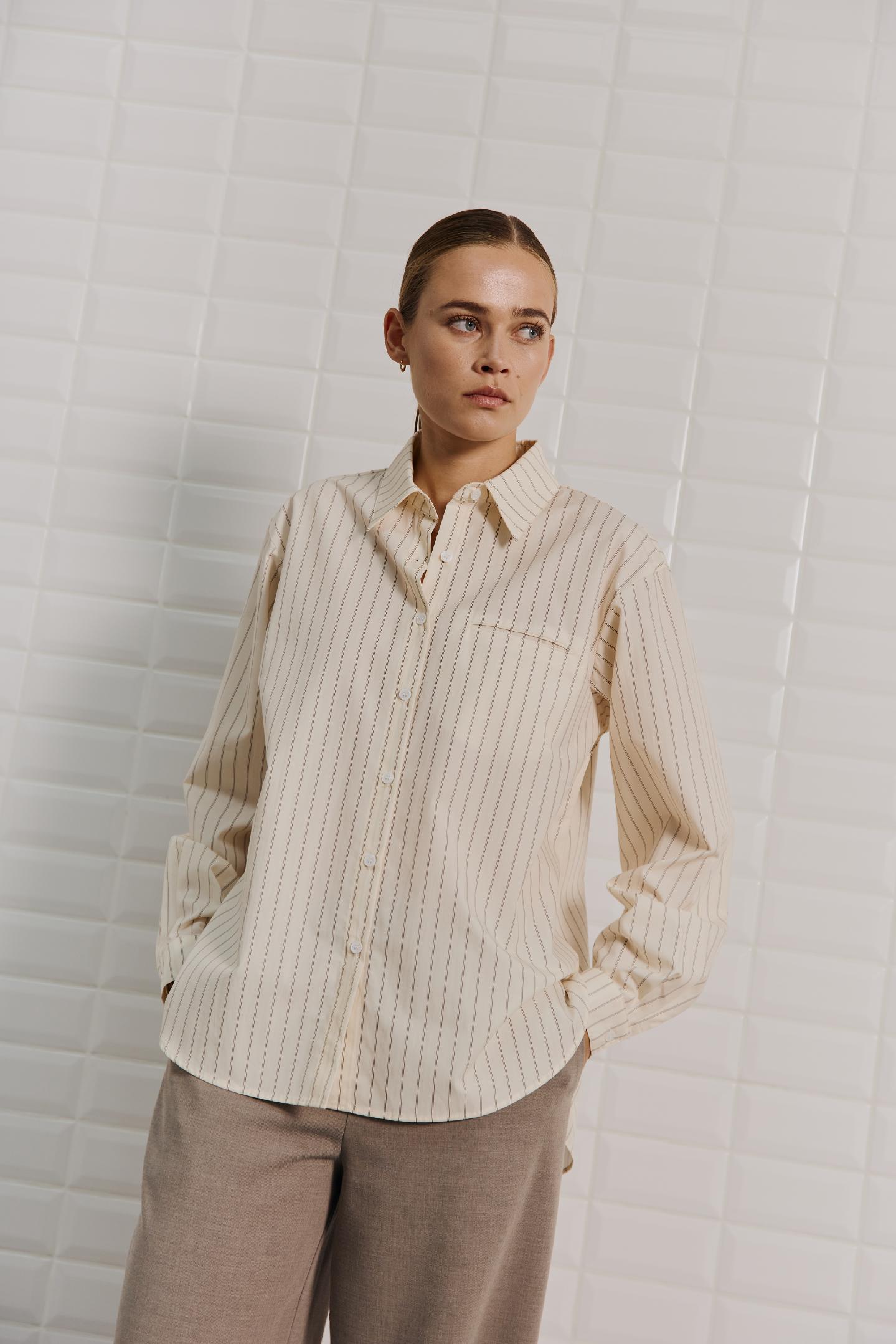 153618 | WithBlack - Elvor Off white