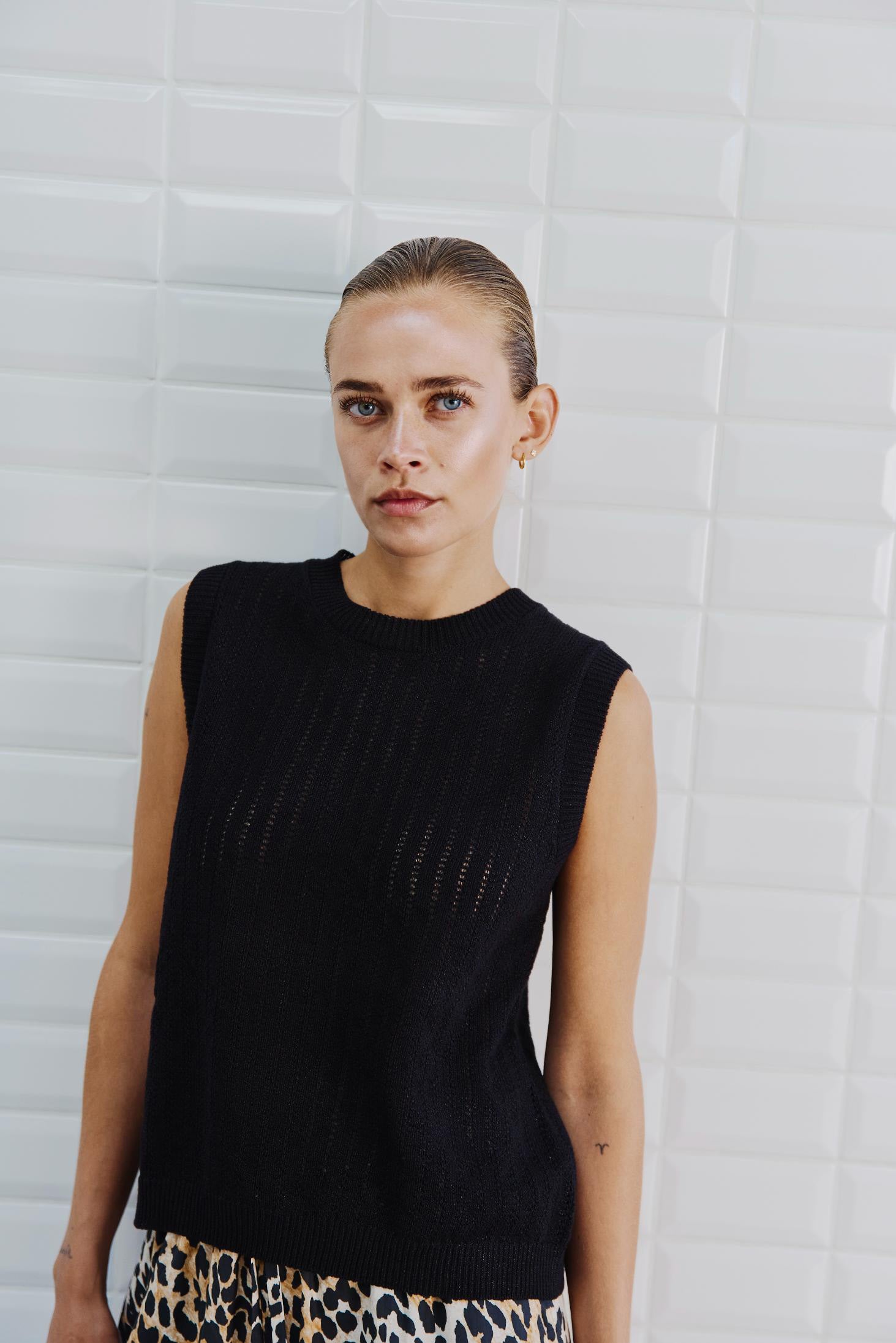 154697 | WithBlack - Frigga Sort