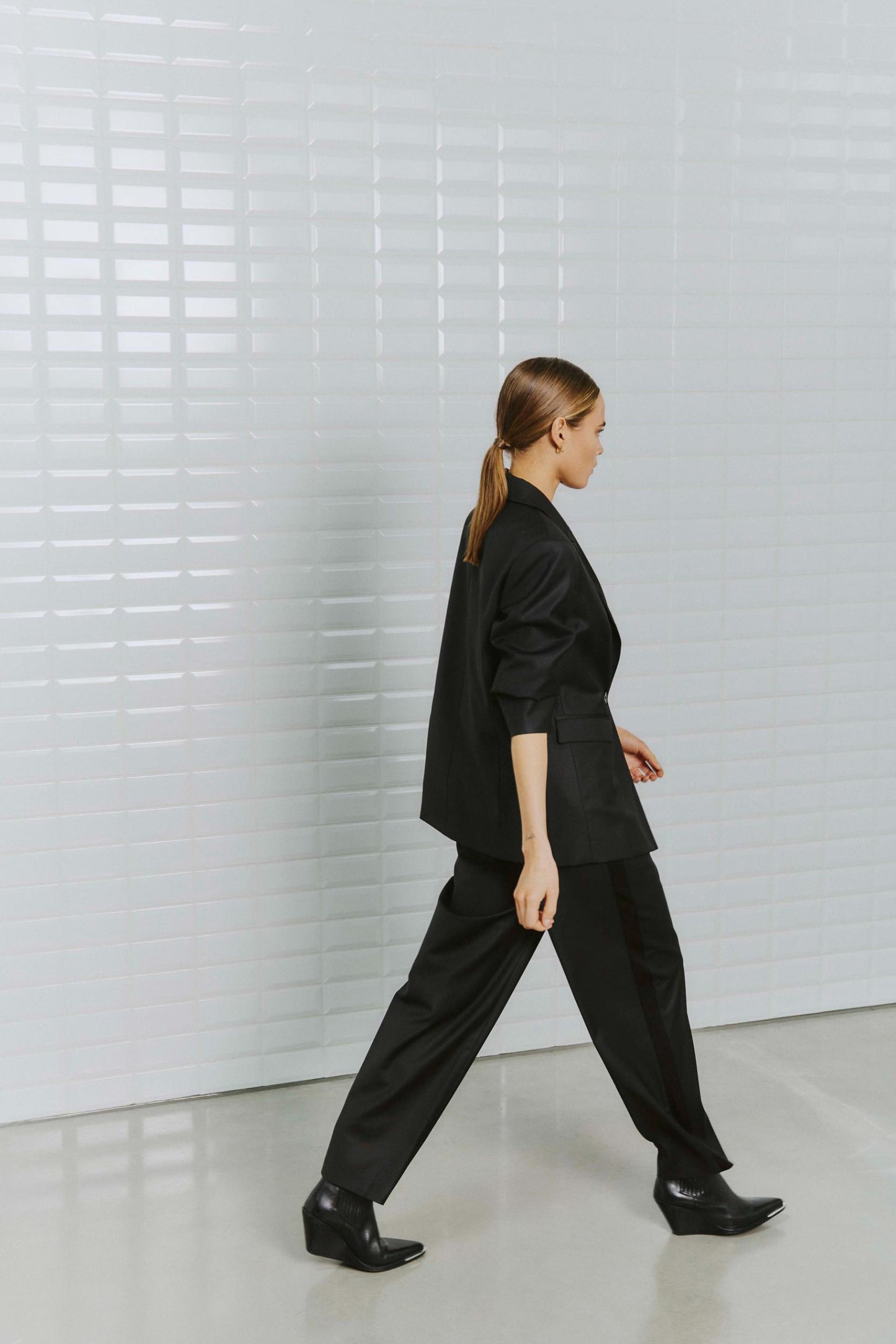 153197 | WithBlack - Adele Sort