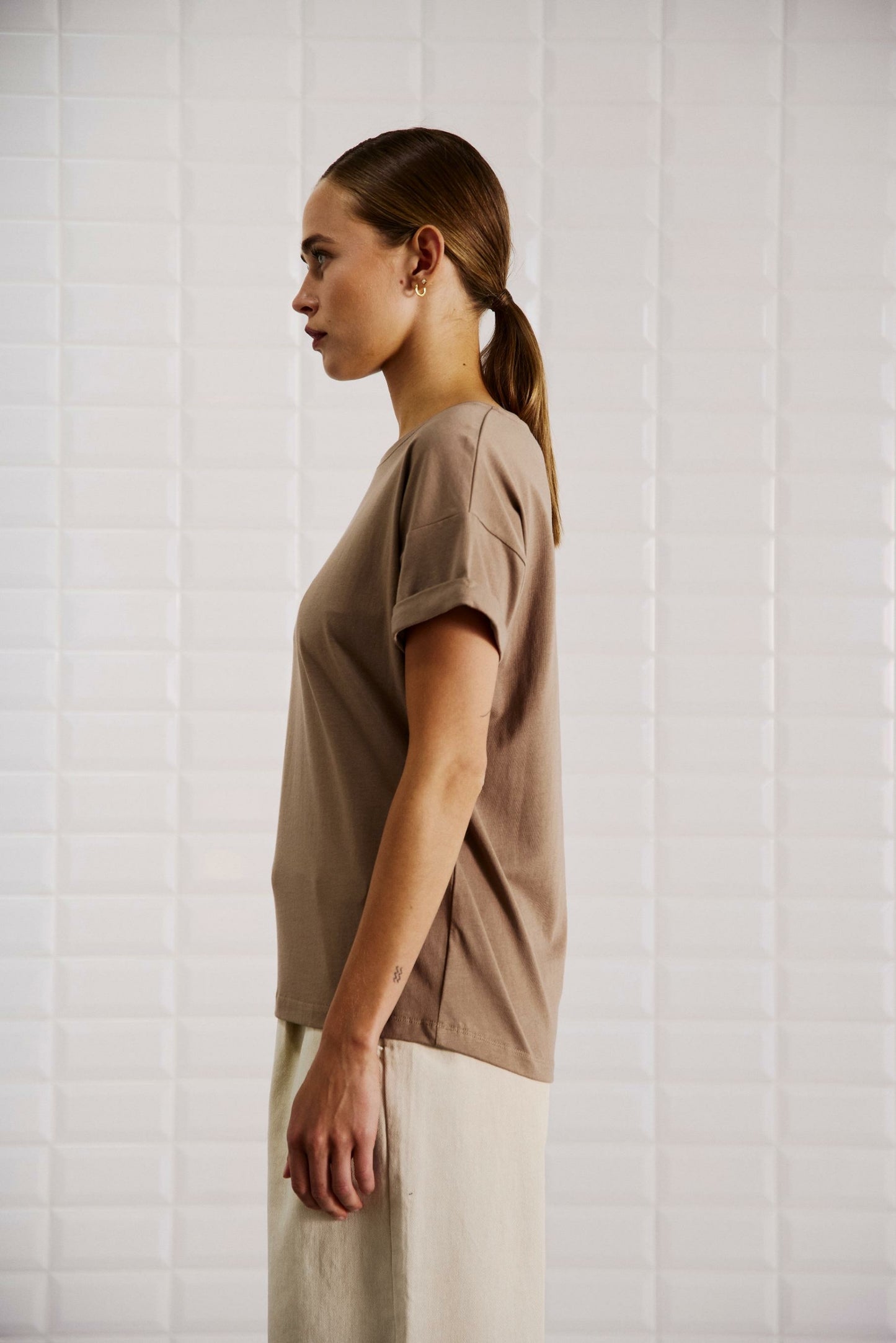 153542 | WithBlack - Corri Lysebrun