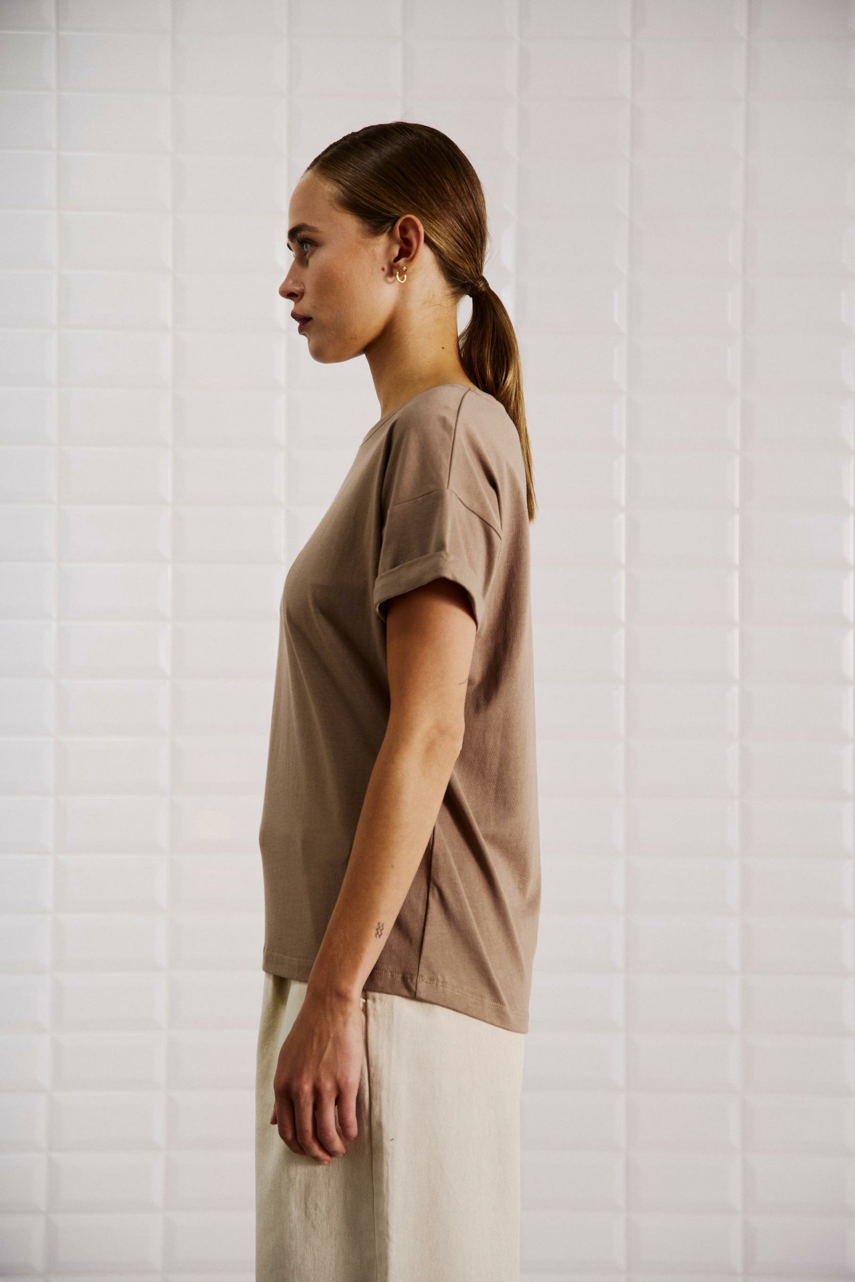 153542 | WithBlack - Corri Lysebrun