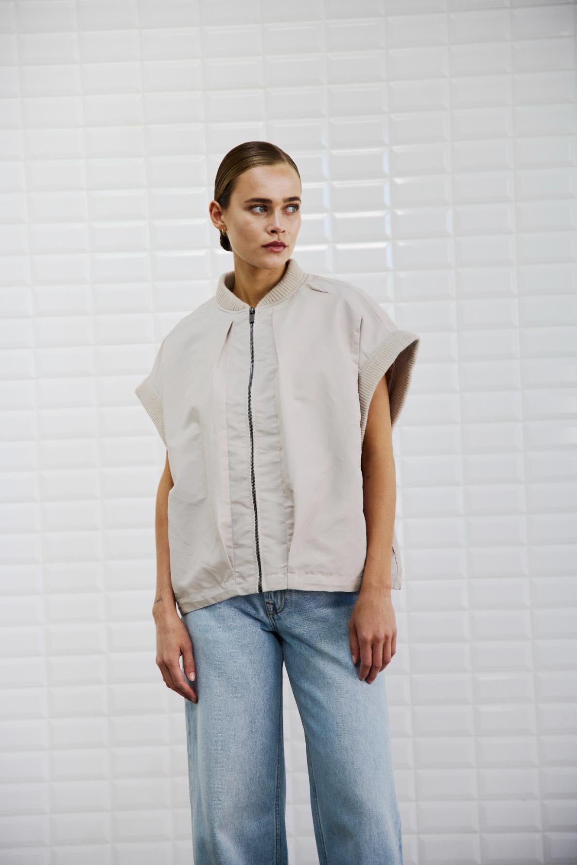 153553 | WithBlack - Imperial Beige