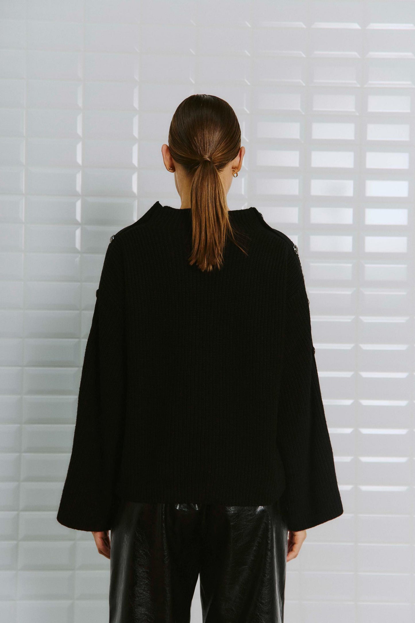 153192 | WithBlack - Ines Sort