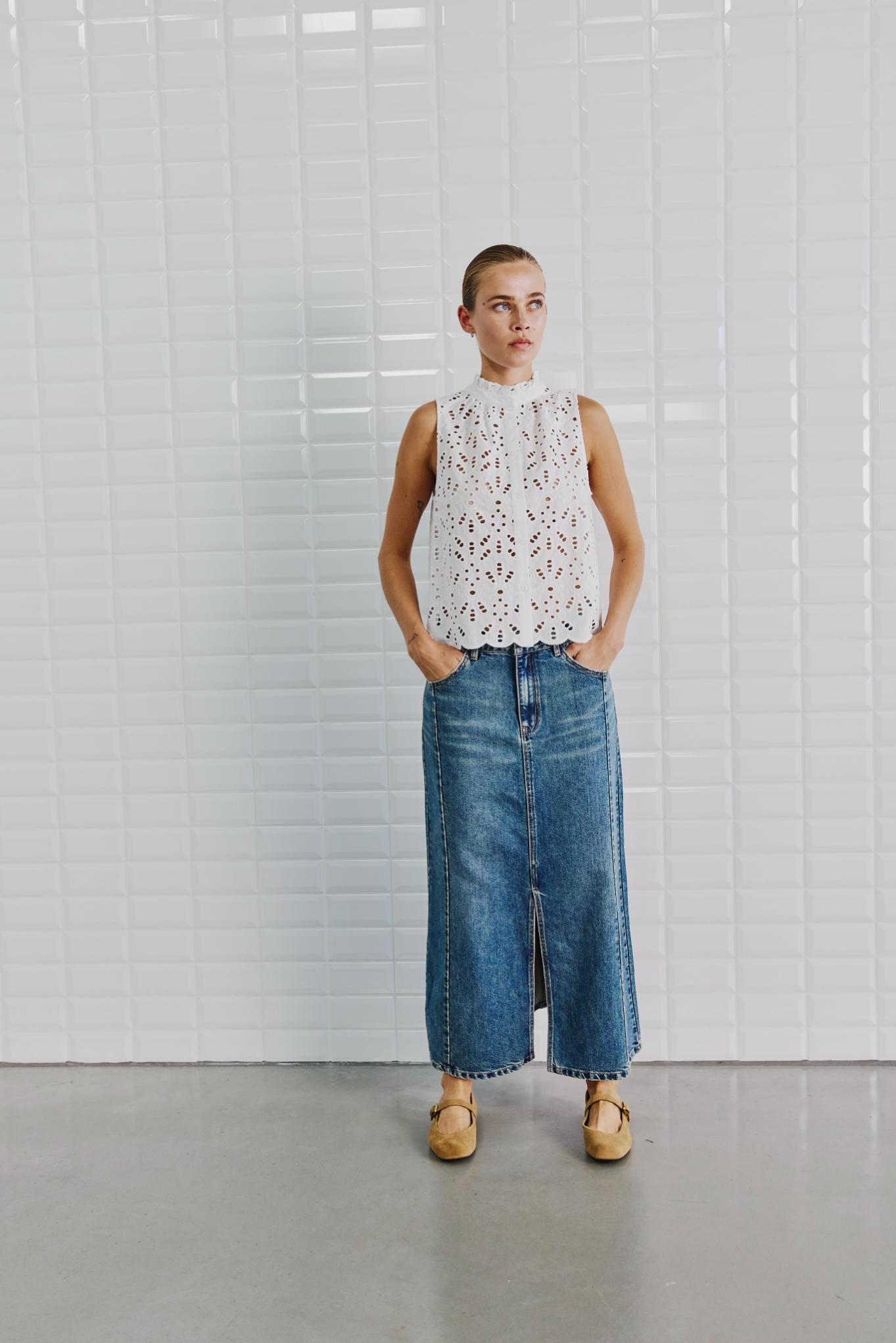 154514 | WithBlack - Marit Hvid