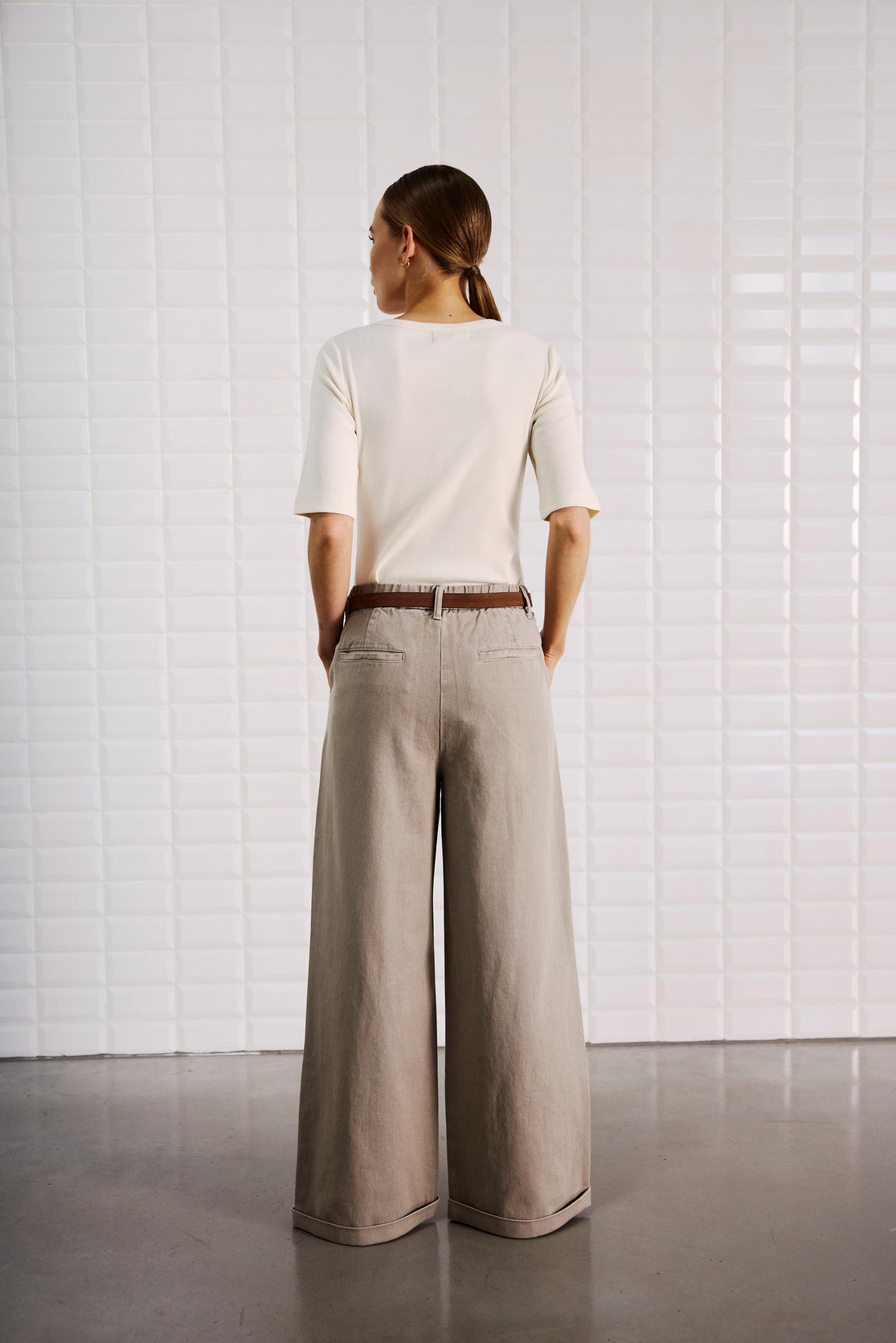 153534 | WithBlack - Steffi Sand