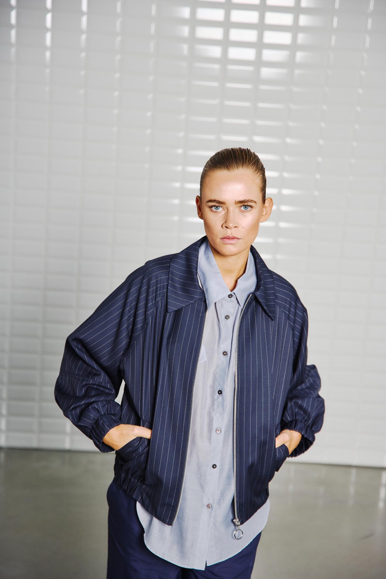 152211 | WithBlack - Valentina Marine