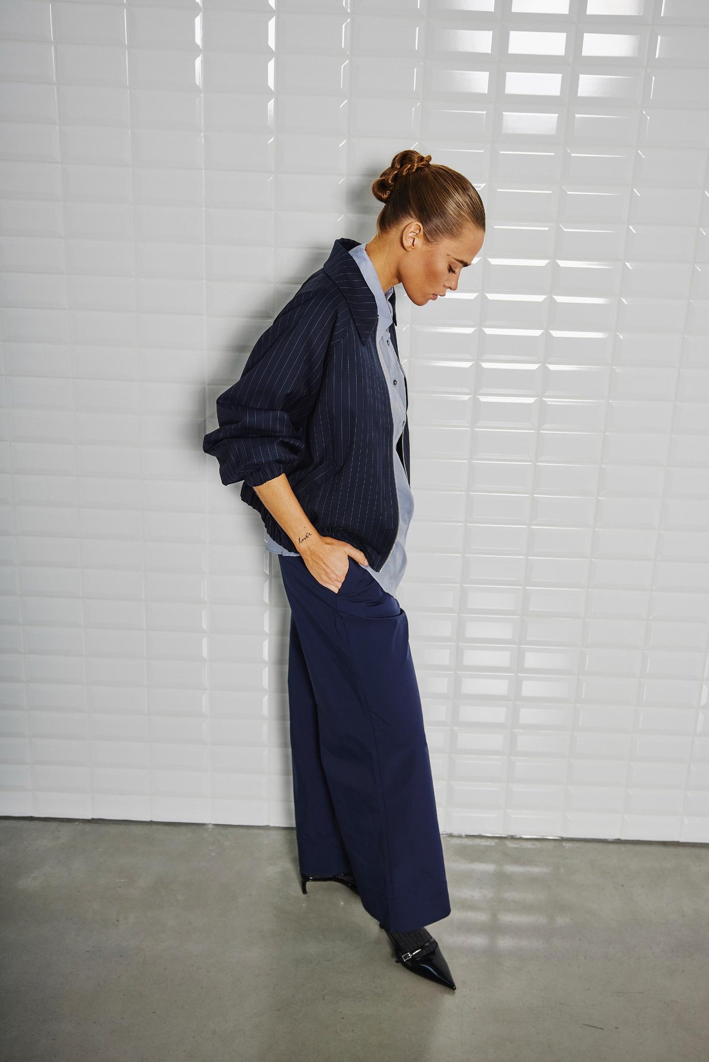 152211 | WithBlack - Valentina Marine